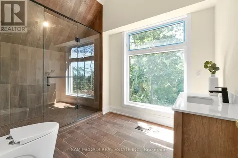 15 Glenview Heights Lane King ON L3Y 4V9