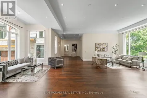 15 Glenview Heights Lane King ON L3Y 4V9
