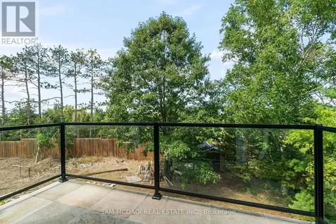 15 Glenview Heights Lane King ON L3Y 4V9