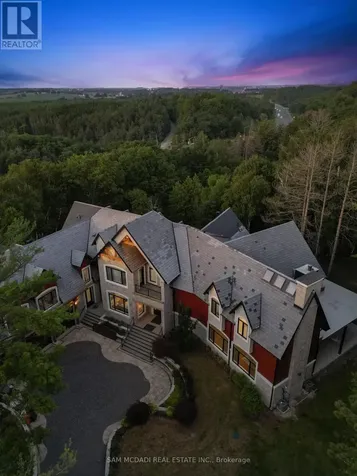 15 Glenview Heights Lane King ON L3Y 4V9