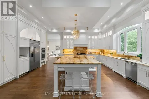 15 Glenview Heights Lane King ON L3Y 4V9