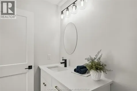 364 Grand Avenue East Chatham ON N7L 1W6