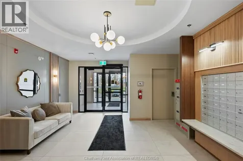 364 Grand Avenue East Chatham ON N7L 1W6