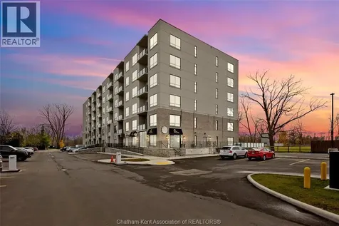 364 Grand Avenue East Chatham ON N7L 1W6