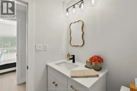 364 Grand Avenue East Chatham ON N7L 1W6