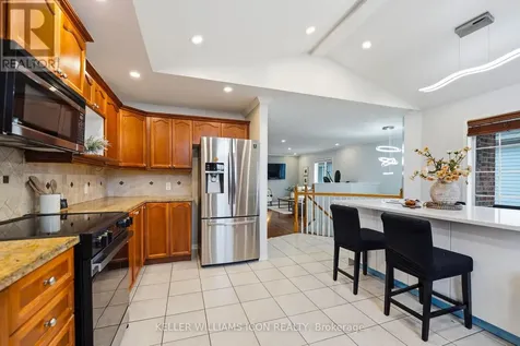 125 Castle Glen Crescent Ottawa ON K2L 4G9