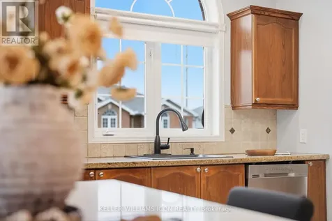 125 Castle Glen Crescent Ottawa ON K2L 4G9