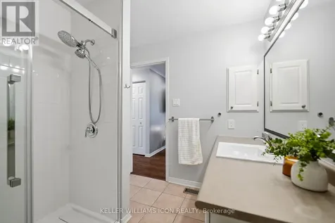 125 Castle Glen Crescent Ottawa ON K2L 4G9