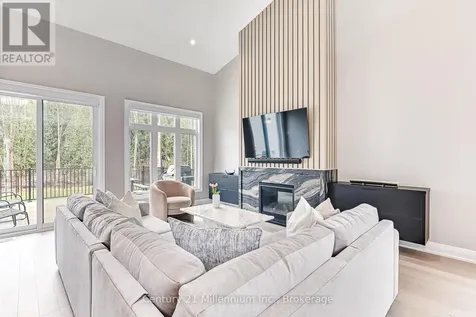 82 Goldie Court Blue Mountains ON N0H 1J0