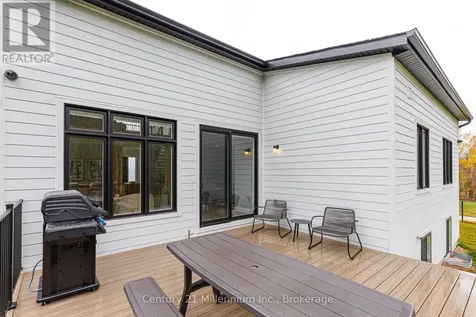 82 Goldie Court Blue Mountains ON N0H 1J0