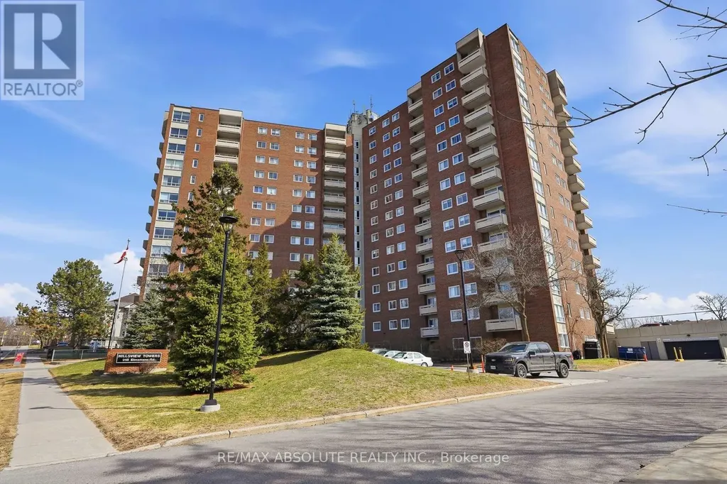 915 Elmsmere Road Ottawa ON K1J 8H8