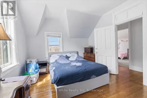 31 Bingeman Street Kitchener ON N2H 2R7