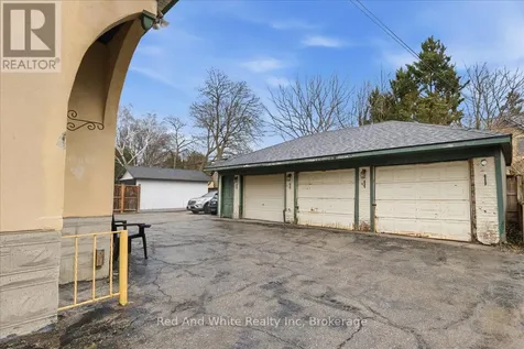 31 Bingeman Street Kitchener ON N2H 2R7