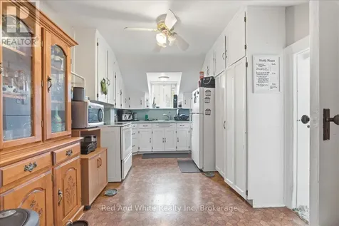 31 Bingeman Street Kitchener ON N2H 2R7