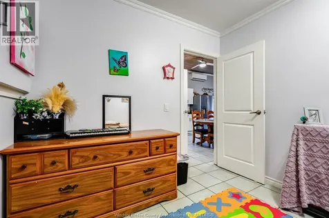 402 Oak Street East Leamington ON N8H 4V4