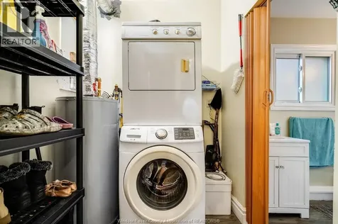 402 Oak Street East Leamington ON N8H 4V4