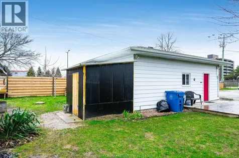 402 Oak Street East Leamington ON N8H 4V4