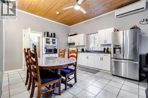 402 Oak Street East Leamington ON N8H 4V4