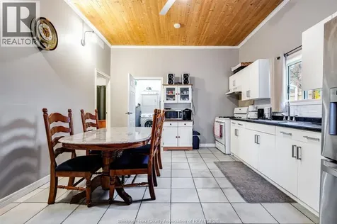 402 Oak Street East Leamington ON N8H 4V4