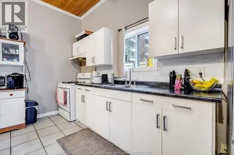 402 Oak Street East Leamington ON N8H 4V4