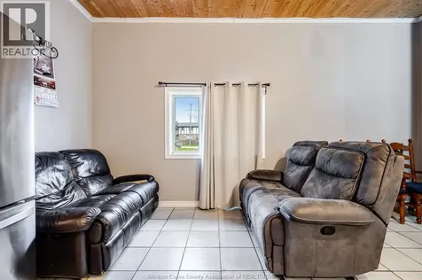 402 Oak Street East Leamington ON N8H 4V4