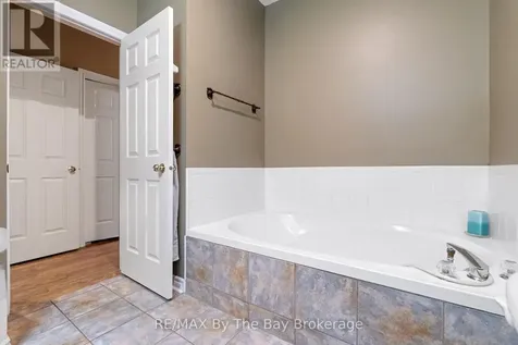 6 Deerrun Place Wasaga Beach ON L9Z 1H8