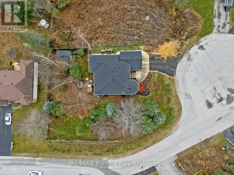 6 Deerrun Place Wasaga Beach ON L9Z 1H8