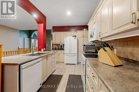 6 Deerrun Place Wasaga Beach ON L9Z 1H8