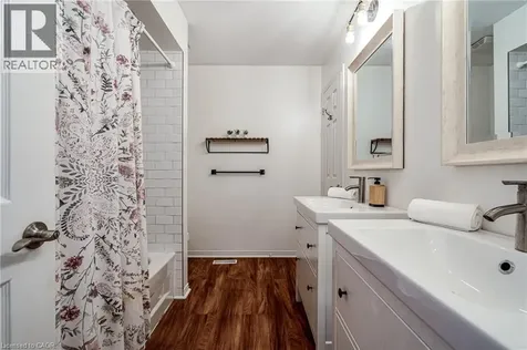 10 Davidson Boulevard Dundas ON L9H 7N9