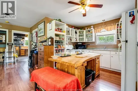 633 Point Pelee Drive Leamington ON N8H 3V4