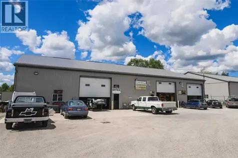 313 Centre Street Petrolia ON N0N 1R0