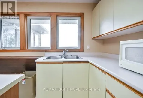 1467 Cunningham Crescent Severn ON L3V 7E1