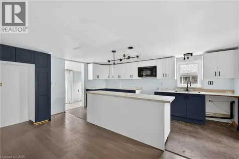 527 Bond Street Watford ON N0M 2S0