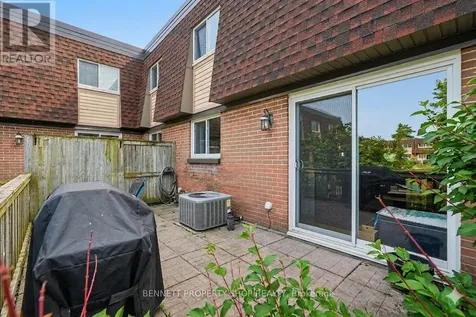 209 Ridgepark Private Ottawa ON K2G 1H1