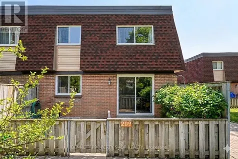 209 Ridgepark Private Ottawa ON K2G 1H1