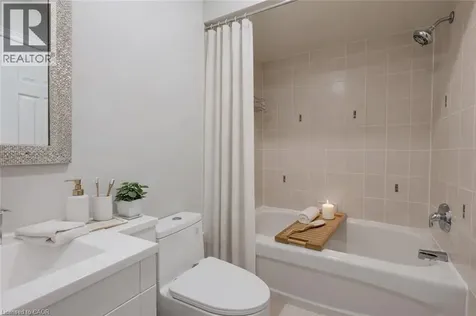 7 Hollinrake Avenue Brantford ON N3T 0A6