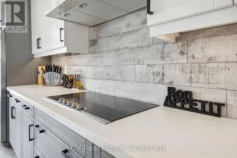 125 Stoneleigh Drive Blue Mountains ON L9Y 4X5