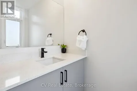 125 Stoneleigh Drive Blue Mountains ON L9Y 4X5