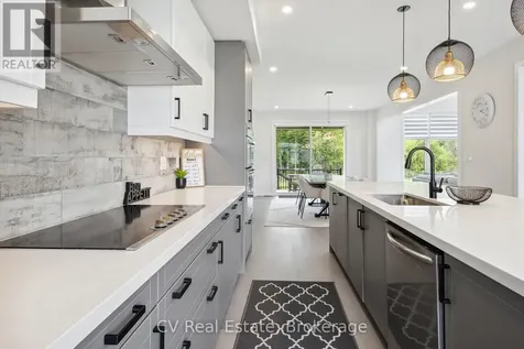 125 Stoneleigh Drive Blue Mountains ON L9Y 4X5