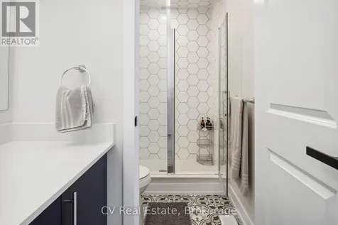 125 Stoneleigh Drive Blue Mountains ON L9Y 4X5