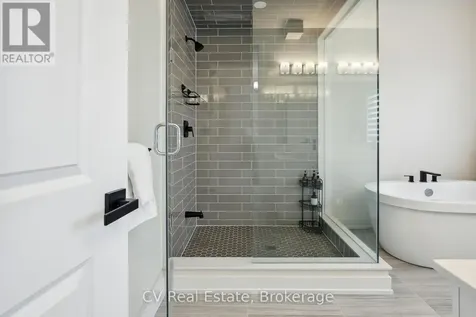 125 Stoneleigh Drive Blue Mountains ON L9Y 4X5