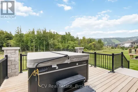 125 Stoneleigh Drive Blue Mountains ON L9Y 4X5