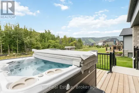 125 Stoneleigh Drive Blue Mountains ON L9Y 4X5