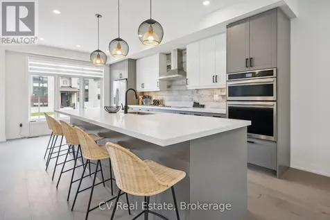 125 Stoneleigh Drive Blue Mountains ON L9Y 4X5