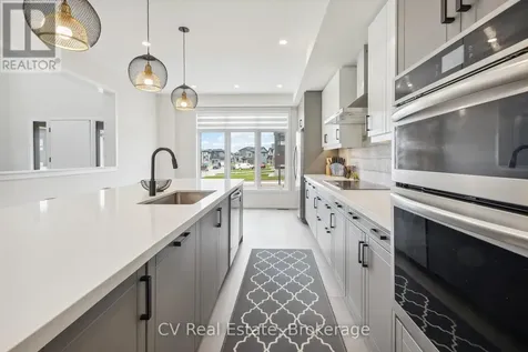 125 Stoneleigh Drive Blue Mountains ON L9Y 4X5