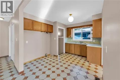 112 Purdy Crescent Hamilton ON L9A 3B3