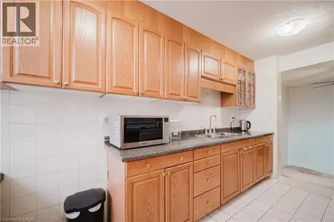 18 Knightsbridge Road Brampton ON L6T 3X5