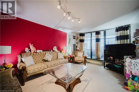 18 Knightsbridge Road Brampton ON L6T 3X5