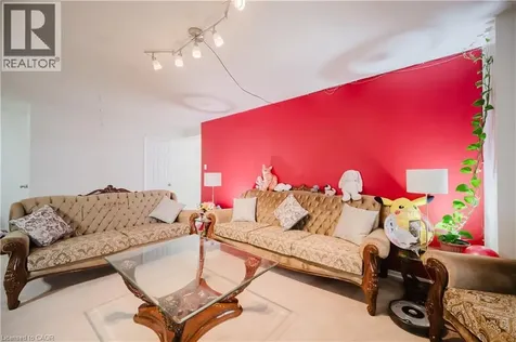 18 Knightsbridge Road Brampton ON L6T 3X5