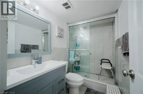 18 Knightsbridge Road Brampton ON L6T 3X5